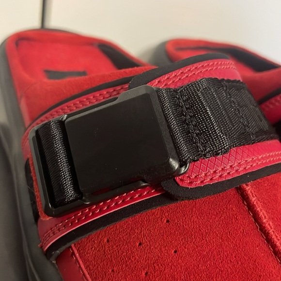 New red UGG slippers. Perfect for gift or to wear at the holidays. Comfy. Warm - Picture 8 of 10